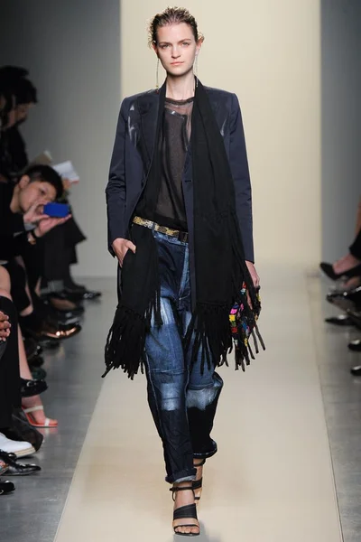 Look 10